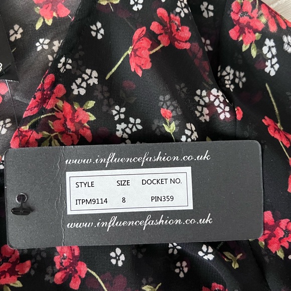 Floral print blouse, red and black - Picture 6 of 6